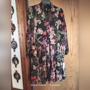 Woman's dress size 6 brand new with tag super cute